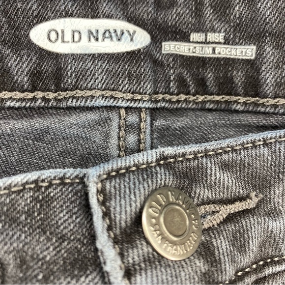 Old Navy Brenda High-Rise Distressed Shorts Size 10 - Picture 5 of 7